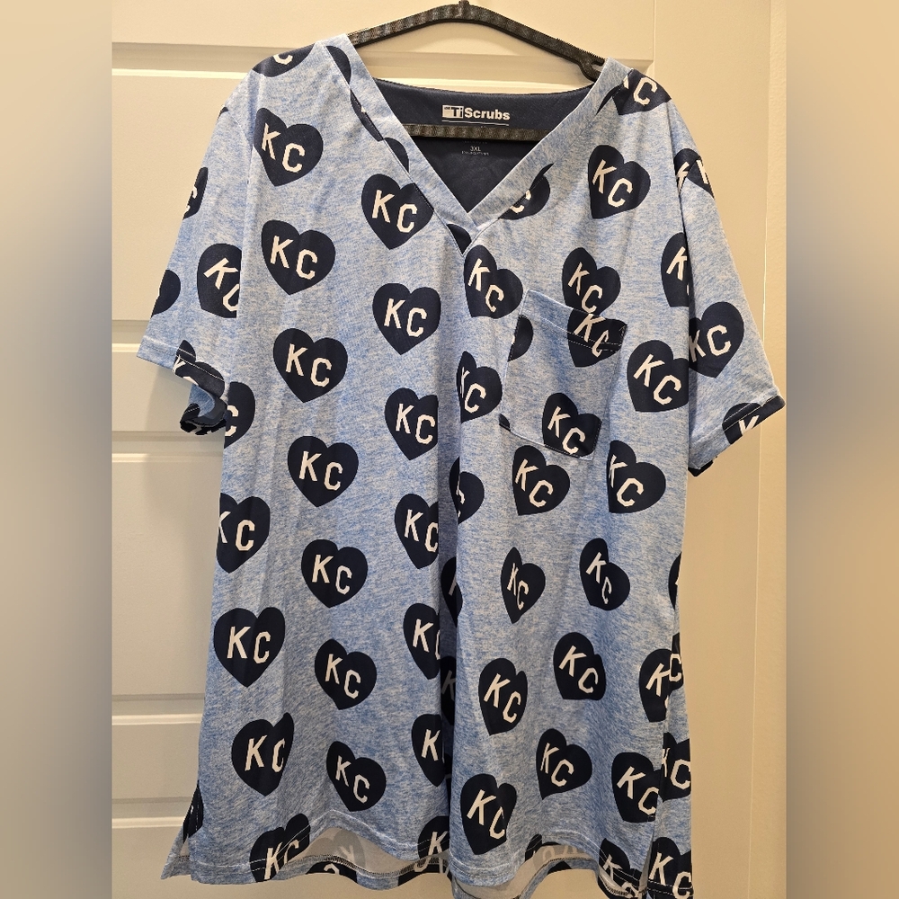 Black Graphic Tee with Notched Collar and Short Sleeves